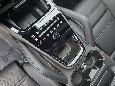Used 2025 Porsche Cayenne image 25
