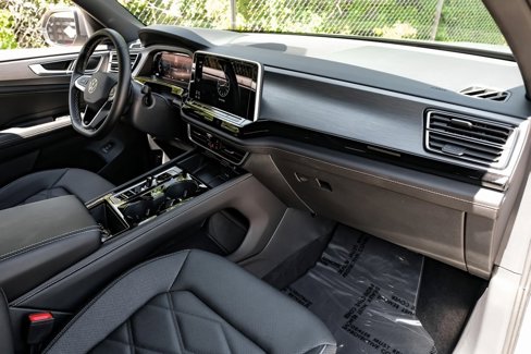 Used 2024 Volkswagen Atlas Cross Sport SE w/ Panoramic Sunroof Package image 25