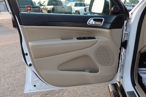 Used 2019 Jeep Grand Cherokee Laredo image 9