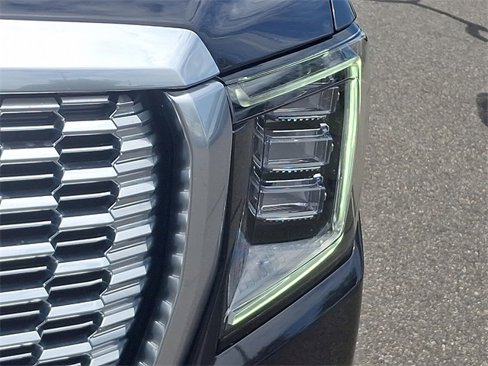 Used 2024 GMC Yukon Denali w/ Denali Reserve Package image 9