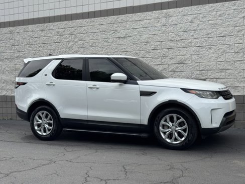 Used 2019 Land Rover Discovery SE image 4
