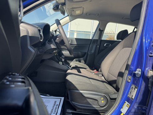 Used 2021 Hyundai Venue SE image 12