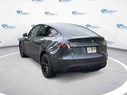 Used 2023 Tesla Model Y AWD image 3