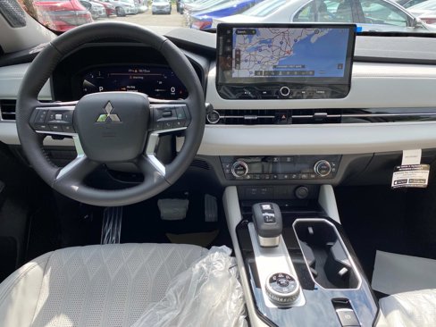 New 2025 Mitsubishi Outlander AWD image 7