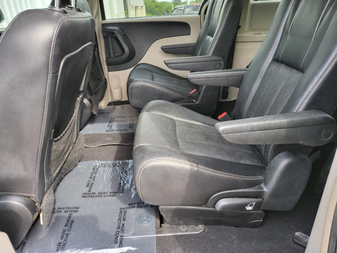 Used 2012 Chrysler Town & Country Touring w/ Entertainment Group #1 image 4