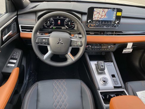 New 2025 Mitsubishi Outlander 4WD Plug-In Hybrid image 10