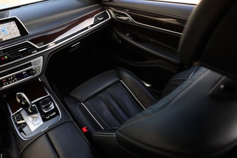 Used 2019 BMW M760i xDrive image 23
