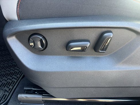New 2025 Volkswagen Atlas Peak Edition SE image 11