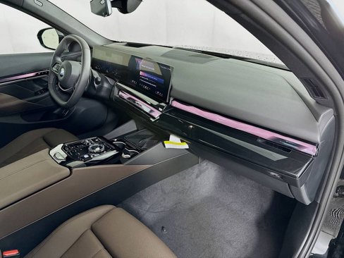 New 2026 BMW 540i xDrive w/ Executive Package image 37