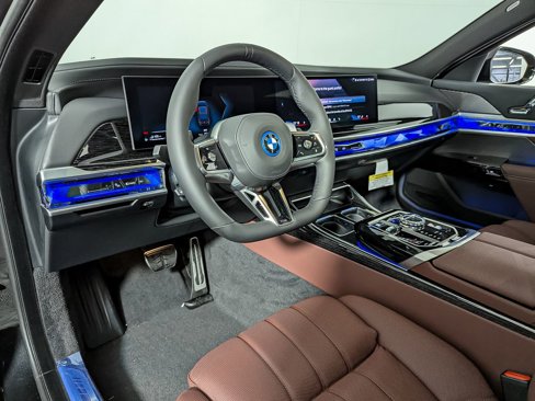 New 2026 BMW 750e xDrive w/ Premium Package image 14