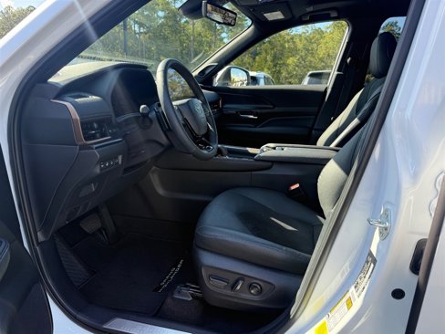 Used 2025 Toyota Grand Highlander AWD Hybrid image 16