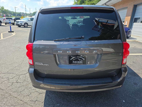Used 2016 Dodge Grand Caravan SE image 4