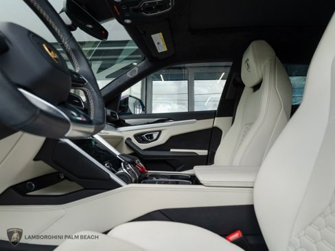 Used 2021 Lamborghini Urus image 32