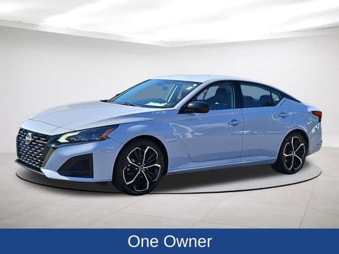 Used 2024 Nissan Altima 2.5 SR image 3
