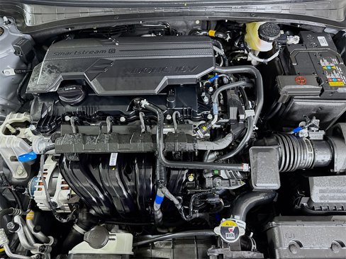 Certified 2025 Hyundai Elantra Sport image 32