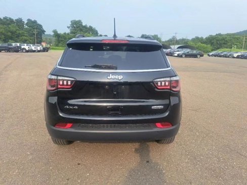 Certified 2024 Jeep Compass Latitude image 8