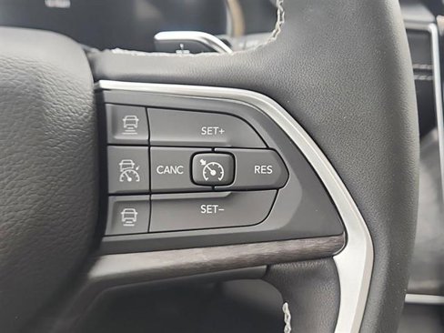 New 2025 Jeep Grand Cherokee Limited image 16