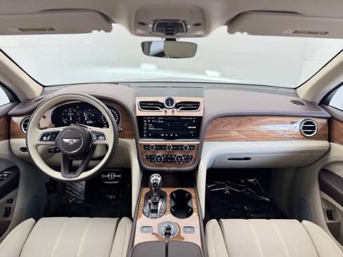 New 2025 Bentley Bentayga image 2
