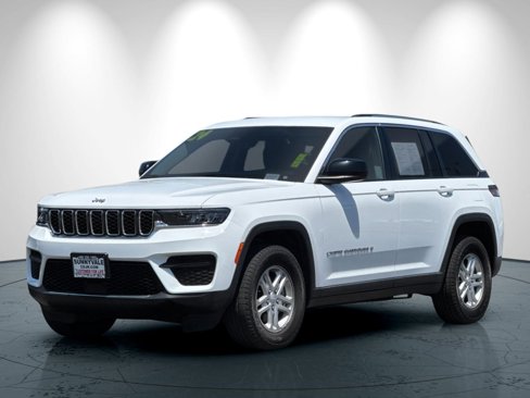 Used 2024 Jeep Grand Cherokee Laredo image 8