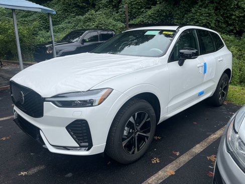 New 2026 Volvo XC60 B5 Core w/ Climate Package image 2