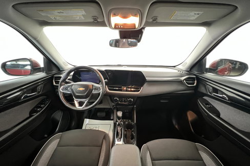 Used 2025 Chevrolet TrailBlazer LT w/ LT Cold Weather Package image 9