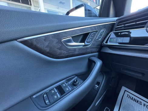 Used 2021 Audi Q8 Premium Plus w/ Premium Plus Package image 27