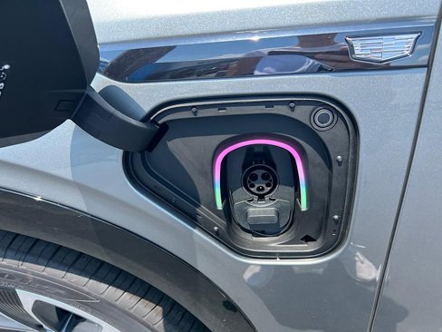 New 2026 Cadillac Vistiq Sport w/ LPO, Floor Liner Package image 9
