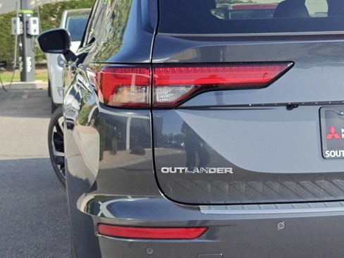 New 2025 Mitsubishi Outlander 4WD Plug-In Hybrid image 37
