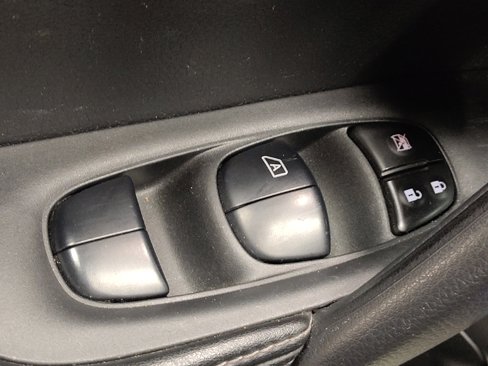 Used 2019 Nissan Rogue Sport S image 27
