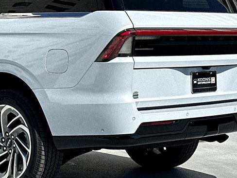 New 2025 Lincoln Navigator Reserve image 7