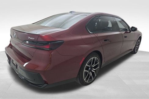 Certified 2023 BMW 740i image 9