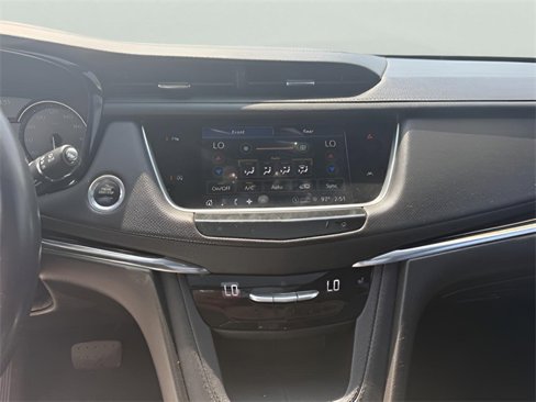 Used 2023 Cadillac XT6 Luxury image 19
