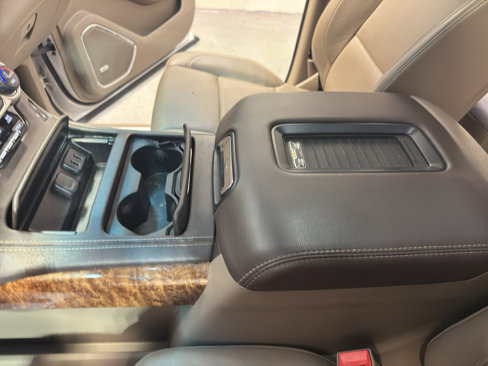 Used 2016 Chevrolet Suburban LTZ image 20