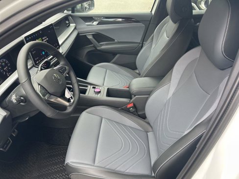 New 2025 Volkswagen Tiguan SE R-Line image 7