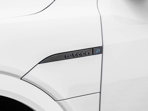 Used 2024 Audi Q8 e-tron Premium Plus w/ Premium Plus Package image 33
