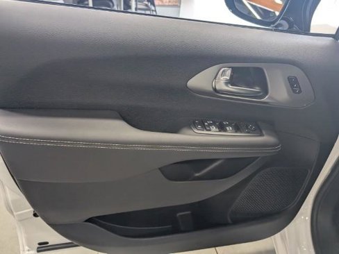 New 2026 Chrysler Pacifica Select image 9