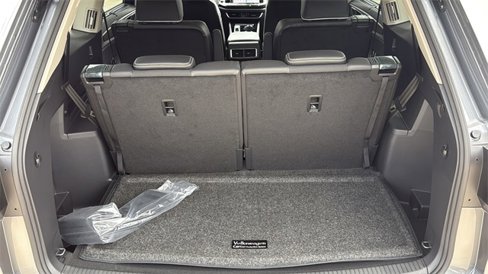 New 2025 Volkswagen Atlas SEL Premium R-Line image 8