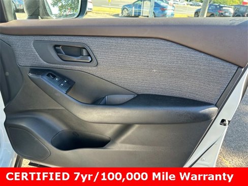 Used 2023 Nissan Rogue S image 8