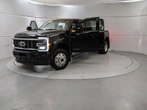 Certified 2025 Ford F450 Platinum w/ FX4 Off-Road Package image 13