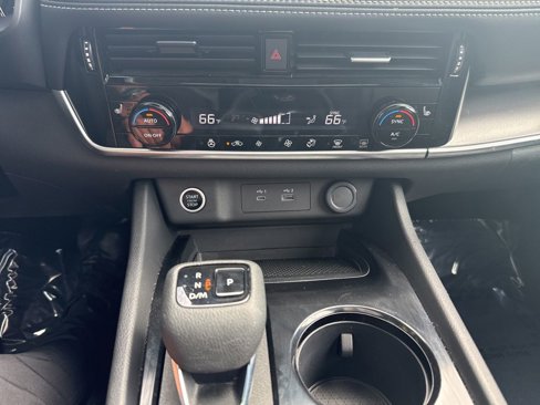 Used 2022 Nissan Rogue SV w/ SV Premium Package image 33