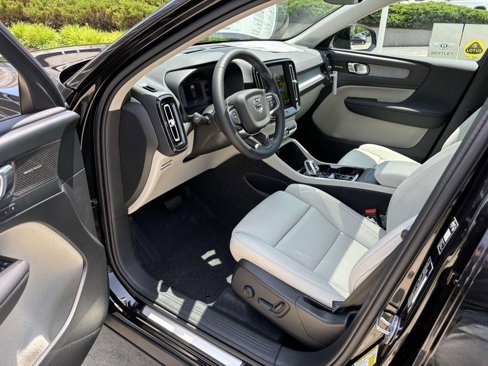 New 2026 Volvo XC40 B5 Ultra w/ Protection Package Premier image 24