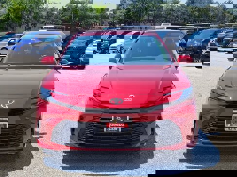 Used 2025 Toyota Camry LE image 6