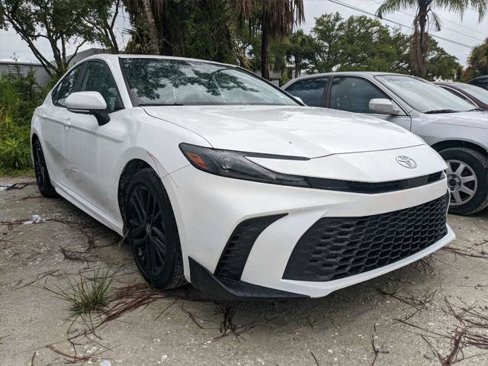 Certified 2025 Toyota Camry LE image 1
