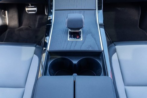 New 2026 Land Rover Range Rover Velar Dynamic SE image 19