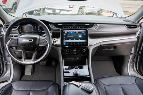 Used 2023 Jeep Grand Cherokee L Limited image 32