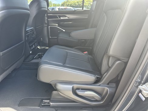 New 2025 Jeep Wagoneer L Series II image 14