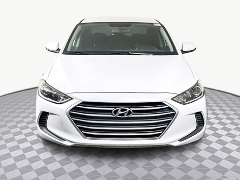 Used 2018 Hyundai Elantra SEL image 2