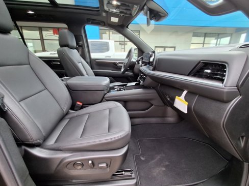 New 2025 Chevrolet Suburban Z71 w/ Z71 Off-Road Package image 18
