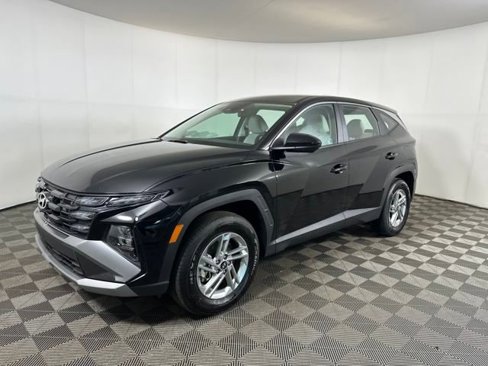 Certified 2025 Hyundai Tucson SE image 35