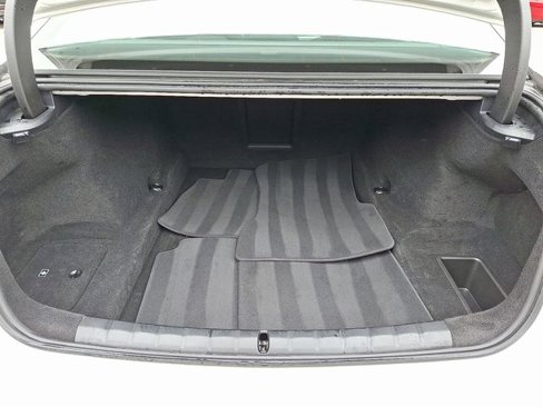 Used 2025 BMW 740i xDrive image 30